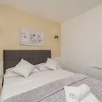 Neue Steinvilla Mit Beheiztem Pool In Strandnaehe By Interhome Vikendica