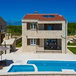Neue Steinvilla Mit Beheiztem Pool In Strandnaehe By Interhome *