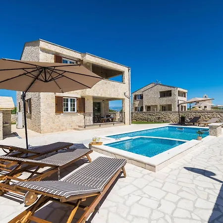 Neue Steinvilla Mit Beheiztem Pool In Strandnaehe By Interhome *