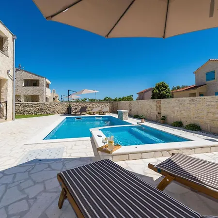 Casa vacanze Neue Steinvilla Mit Beheiztem Pool In Strandnaehe By Interhome