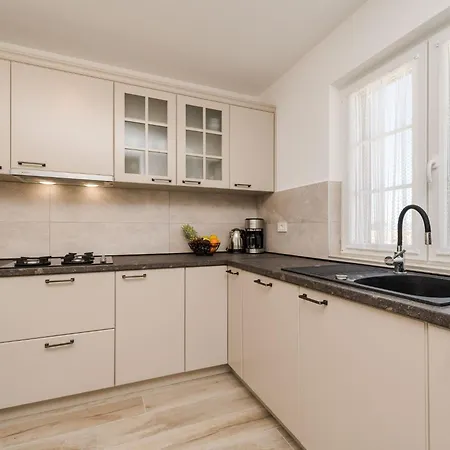 Neue Steinvilla Mit Beheiztem Pool In Strandnaehe By Interhome