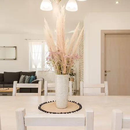 Neue Steinvilla Mit Beheiztem Pool In Strandnaehe By Interhome *