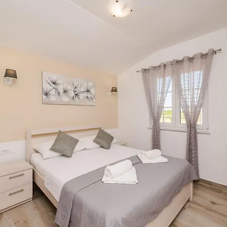 Neue Steinvilla Mit Beheiztem Pool In Strandnaehe By Interhome Casa vacanze Privlaka (Zadar)