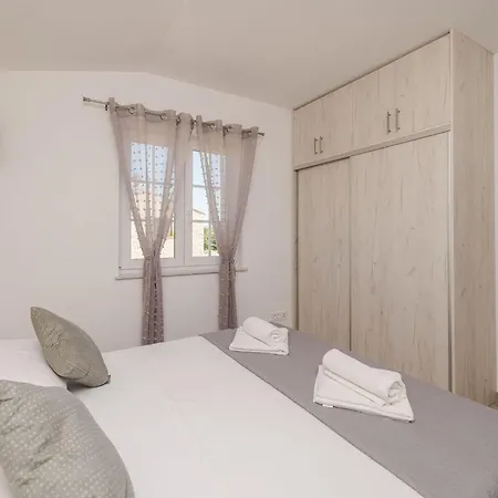 Neue Steinvilla Mit Beheiztem Pool In Strandnaehe By Interhome Privlaka (Zadar)
