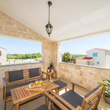 Casa vacanze Neue Steinvilla Mit Beheiztem Pool In Strandnaehe By Interhome