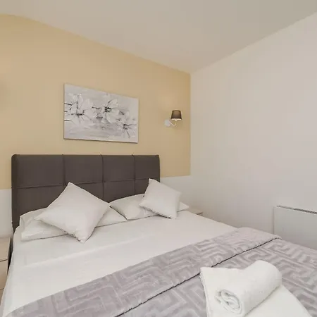 Neue Steinvilla Mit Beheiztem Pool In Strandnaehe By Interhome Casa vacanze