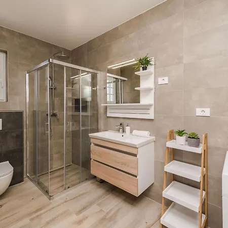 Neue Steinvilla Mit Beheiztem Pool In Strandnaehe By Interhome * 普利拉卡