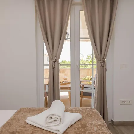 度假居 Neue Steinvilla Mit Beheiztem Pool In Strandnaehe By Interhome