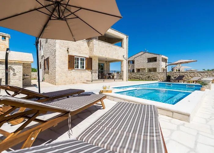 Neue Steinvilla Mit Beheiztem Pool In Strandnaehe By Interhome
