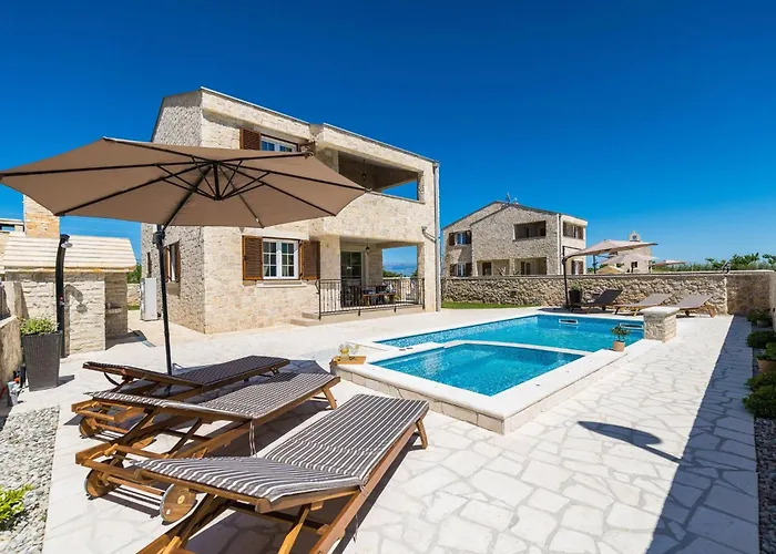 Neue Steinvilla Mit Beheiztem Pool In Strandnaehe By Interhome *