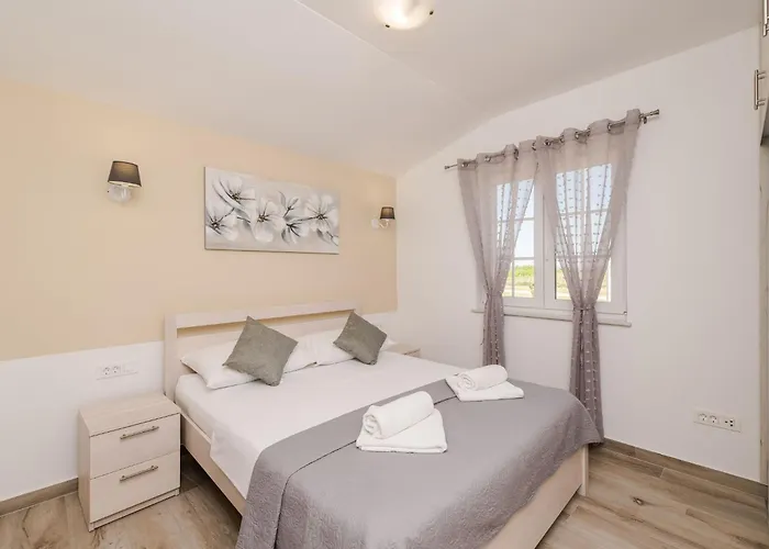 Neue Steinvilla Mit Beheiztem Pool In Strandnaehe By Interhome 펜션 프리블라카