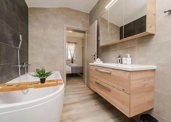 펜션 Neue Steinvilla Mit Beheiztem Pool In Strandnaehe By Interhome 프리블라카