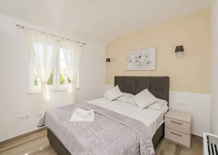 펜션 Neue Steinvilla Mit Beheiztem Pool In Strandnaehe By Interhome