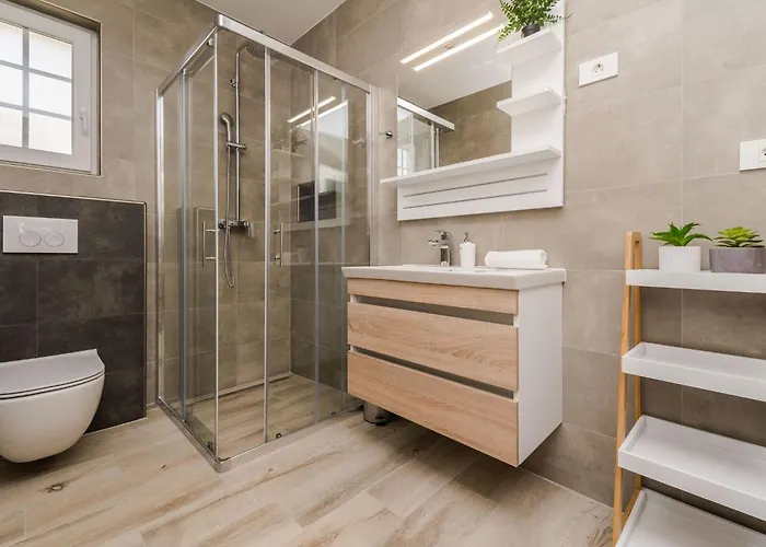 Neue Steinvilla Mit Beheiztem Pool In Strandnaehe By Interhome * 프리블라카