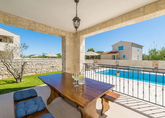 펜션 Neue Steinvilla Mit Beheiztem Pool In Strandnaehe By Interhome 프리블라카