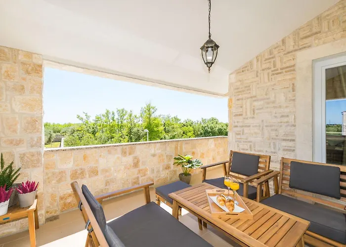 Neue Steinvilla Mit Beheiztem Pool In Strandnaehe By Interhome 펜션 프리블라카