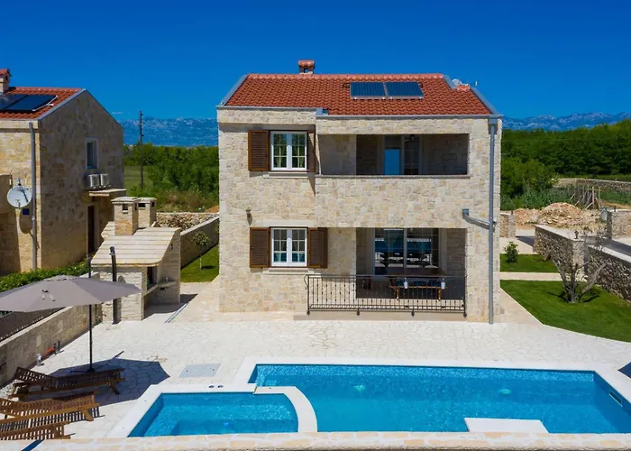 Neue Steinvilla Mit Beheiztem Pool In Strandnaehe By Interhome *