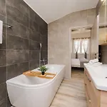 Hébergement de vacances Neue Steinvilla Mit Beheiztem Pool In Strandnaehe By Interhome