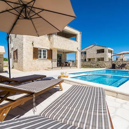 Neue Steinvilla Mit Beheiztem Pool In Strandnaehe By Interhome