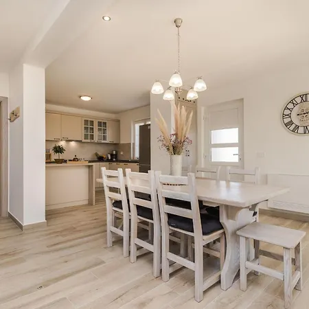 Neue Steinvilla Mit Beheiztem Pool In Strandnaehe By Interhome Feriehus