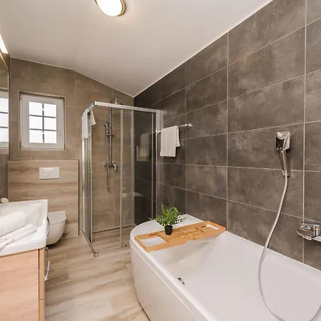 Feriehus Neue Steinvilla Mit Beheiztem Pool In Strandnaehe By Interhome